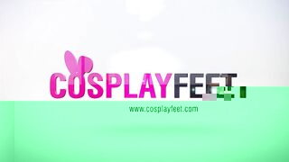 Hot cosplayers Petra and Thena work hard to make you explode in your pants. Thena shows off her bake