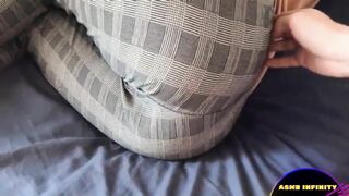 Fit Girl gets her pussy full filled with a fat girl and receives a big cum on her pussy