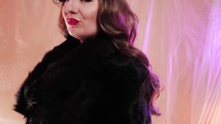 ASMR fur coat fetish, vaping smoking with leather gloves (Arya Grander)