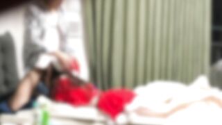 【サンタコス】ゲームしてる彼氏にフェラで誘惑する女子大生