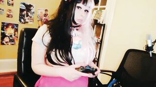 Cum guzzling gamer girl sucks a monsterous dick