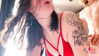 Sexe, amour sincère et lingerie rouge