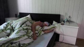 Husband wakes up his wife with his dick and fingers
