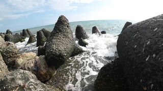 Risky Blowjob On Beach From Adorable Girl? Why Not, But Only Quickly!
