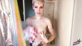 voyeur peekin on mum in the shower gets sucked and fucked