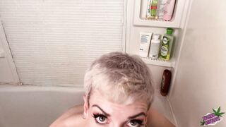 voyeur peekin on mum in the shower gets sucked and fucked