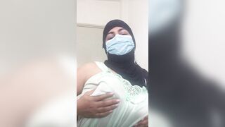 Tunisian wife speaks badly and masturbates her pussy pulling her breasts she wants girls and men