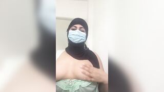 Tunisian wife speaks badly and masturbates her pussy pulling her breasts she wants girls and men