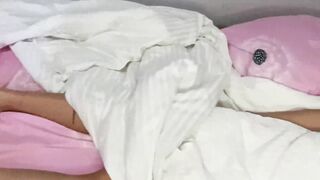 Massive squirt after sleeping missionary and hard fingering