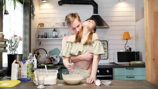 ????Leave me alone I'm cooking! No, I'm fucking pussy!????A lot of sperm - applause!????