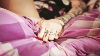 NSFW Viral TikTok! Hot Blonde Masturbates whilst husbands away
