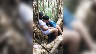 වැටකෙයි පදුරැ අස්සේ..sri Lanakan Sex Capal