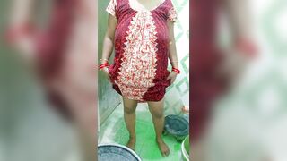 Horny piu aunty bathing secret