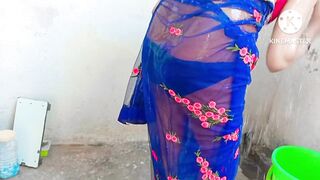 Seeing daughter-in-law bathing, father-in-law's launda stood up full hot sexy bhabhi bathing in bathroom