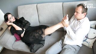Dominant gothic girl bullying her neighbour (footdom, femdom, foot worship, gothic feet, czech feet)
