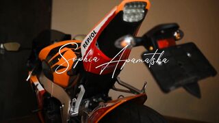 Massive Squirt orgasm while i ride my bike