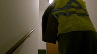 Annika welcomes the courier in a bathrobe, but has no money to pay cash on delivery