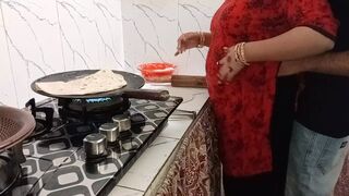 Indian step mom sex video in the kitchen