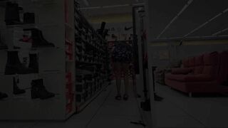 POV - Ya tienes novia y la acompañas a comprar zapatos, pero no le gustó ninguno