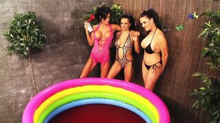 Lesbian threesome with Charlie Monaco and Eva May are MILFs