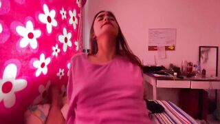 Mi roomie entra a mi cuarto y pide que la FOLLE!