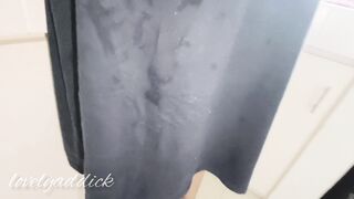 sneaking housemaid no panty washing dishes. binusohan ang yaya na walang panty sa kitchen.