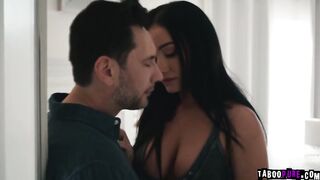Jennifer White getting seduced into Tommy Pistols bed