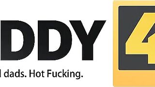 DADDY4K Teen mit frechen Titten betrügt entspannte Freundin mit seinem alten Daddy