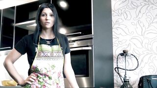 трахнул мачеху в очко после миньета.
