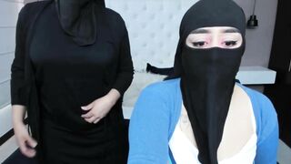 ????????أما خدامة فالبحت أو صاحبتي زملات خشات يديها في ترمتي ????????