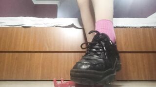GIANTESS FEET CRUSH FETISH TINY SLAVE HUMILIATION ENG