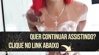 DÉBORA FANTINE - DEPILANDO NO CHUVEIRO