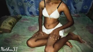 අල්ලපු ගෙදර සුදු නංගී යට සාය පිටින් රිද්දන්න එපා මට ඌයි ආආආහ්හ්හ් ???? Srilankan homemade couple